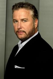 William L Petersen